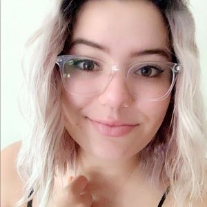 Meet your Posher, Iris